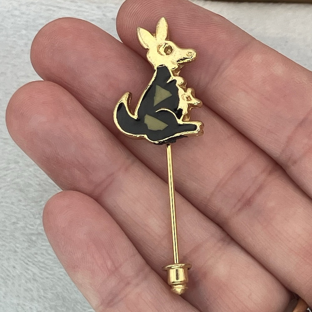 Vtg Gold Tone Kangaroo With Joey Lapel Stick Pin Australia Outback Quirky Whimsy